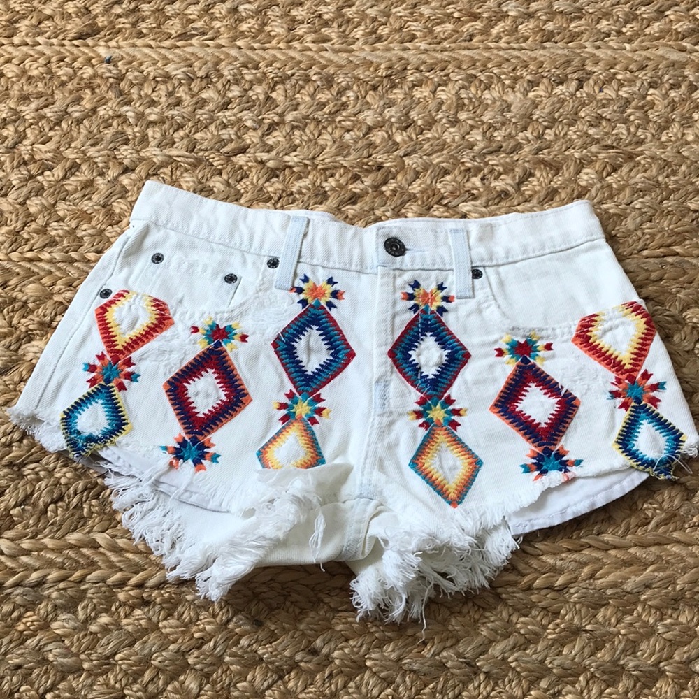 LF / Carmar white tribal Jean shorts